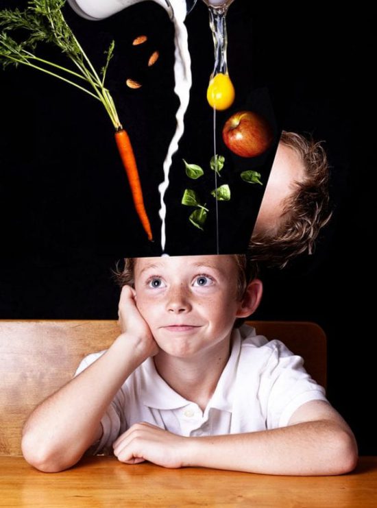 Bilingual child finds the words he needs in different languages