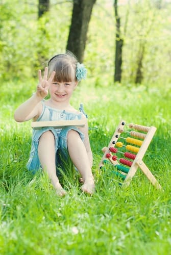 girl with abacus activity to combat summer learning loss