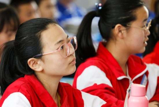 Students in Chinese classroom illustrate effects of myopia epidemic