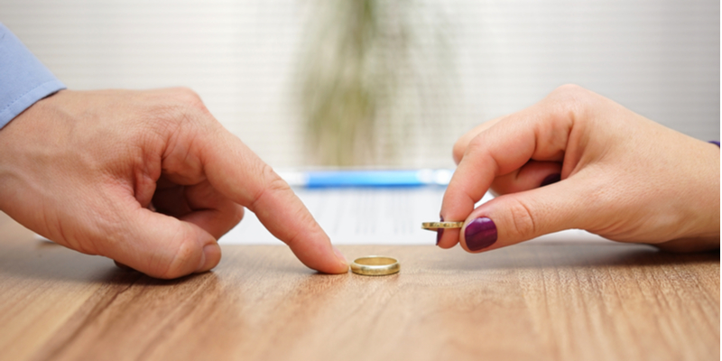 couple returning wedding rings divorce concept