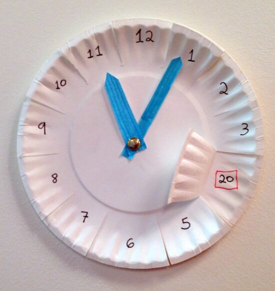 paper plate clock to aid children in how to tell time