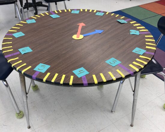 round table clock is used to teach children how to tell time