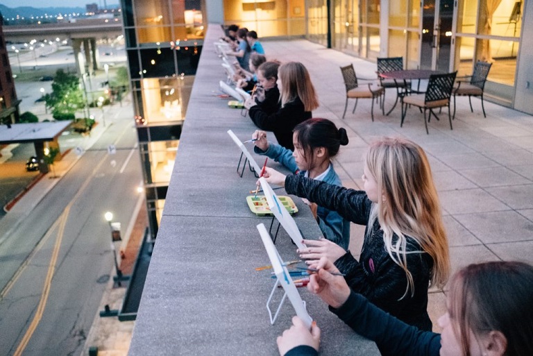 The Heinz History Center, a local museum in Pittsburgh, hosts a landscape painting workshop for youth to create their own version of the city skyline at sunset for Remake Learning Across America(Photo credit: Ben Filio)